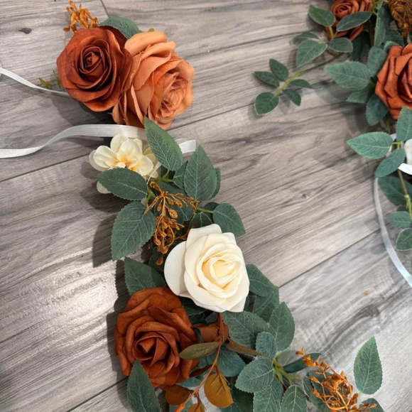 8 Terracotta Garland Chair Flowers - Picture 3 of 3